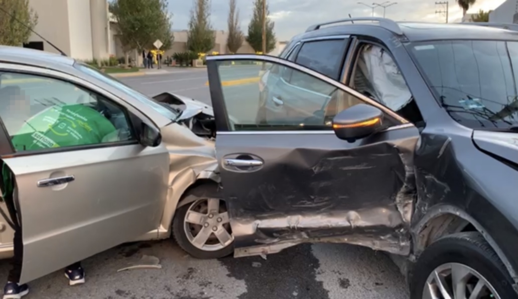 Mala Maniobra Provoca La Volcadura De Su Propia Camioneta En Saltillo