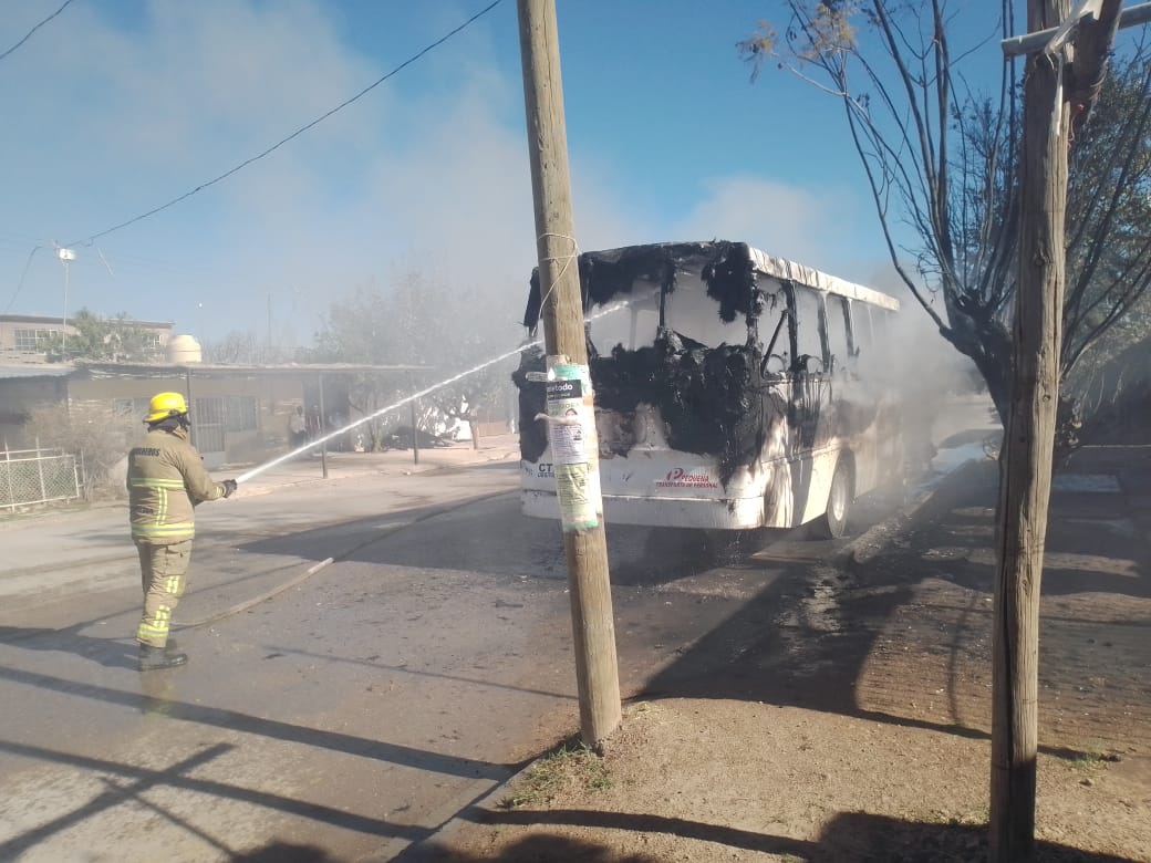 Autob S De Pasajeros Se Incendia En El Ejido El Rayo De Lerdo